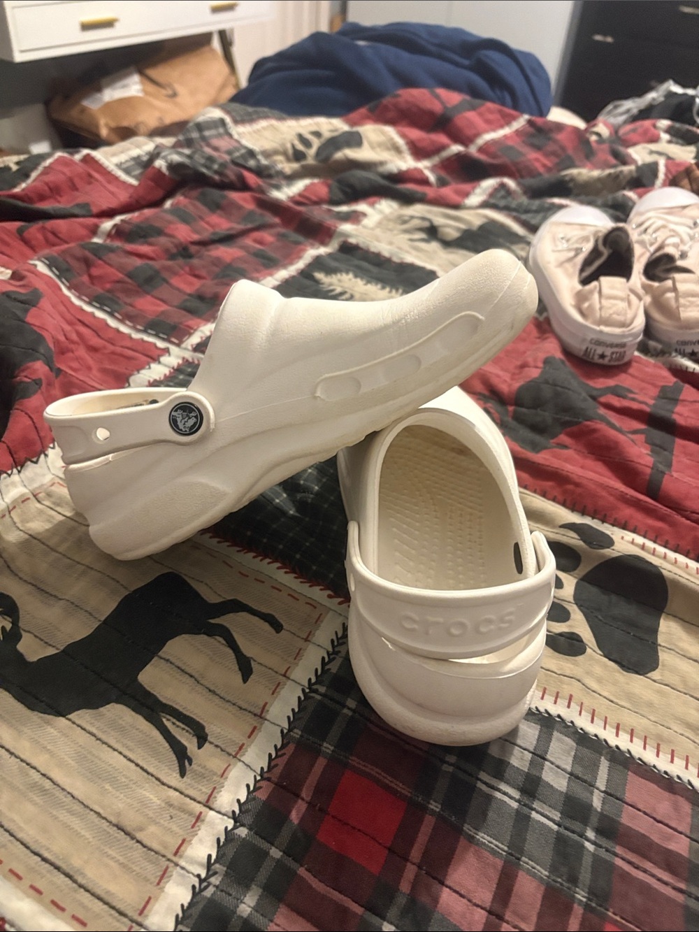 Men’s 6/Women’s 8 CROCS Clog in white